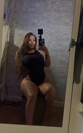 Bubbu._ Голі Зливи OnlyFans Фото 3