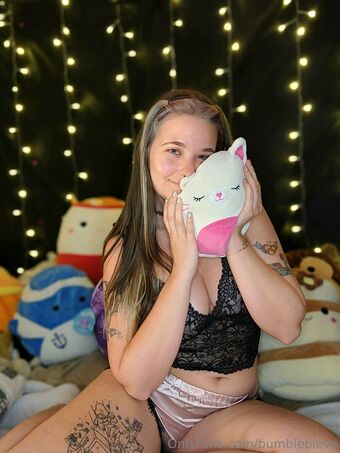 bumblebieve Голі Зливи OnlyFans Фото 17