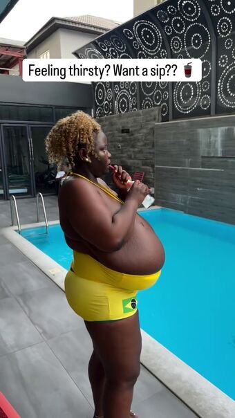 Busty Vivian Голі Зливи OnlyFans Фото 53