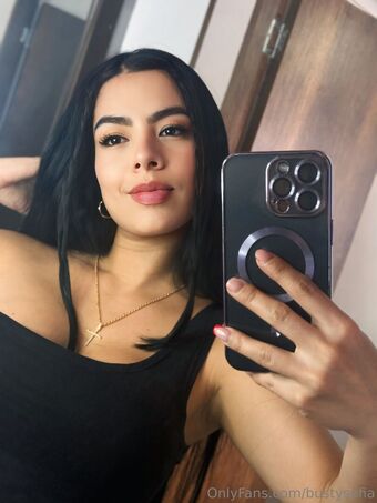 bustysofia Голі Зливи OnlyFans Фото 24