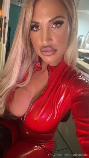 Caleatoxic Голі Зливи OnlyFans Фото 52