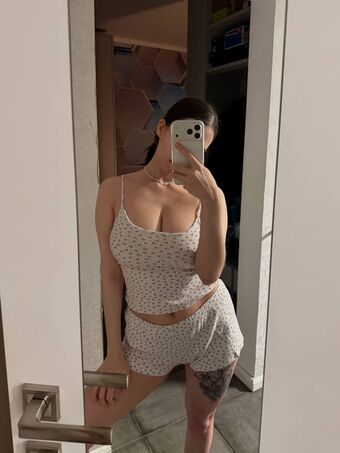 Camilla Голі Зливи OnlyFans Фото 122