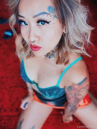 Carolinehellcat Голі Зливи OnlyFans Фото 3