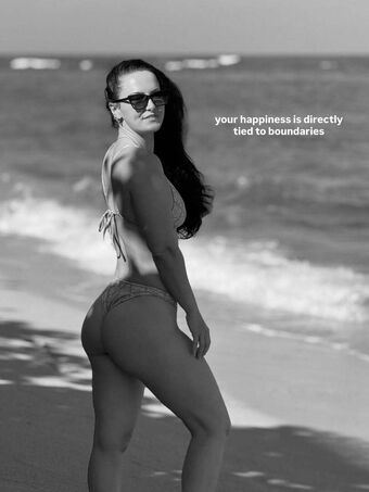 Cassi Manner Голі Зливи OnlyFans Фото 4