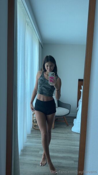 Caylaaaa Голі Зливи OnlyFans Фото 3