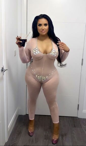 Cazbie Голі Зливи OnlyFans Фото 4