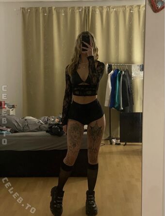 celiinxsaa Голі Зливи OnlyFans Фото 9