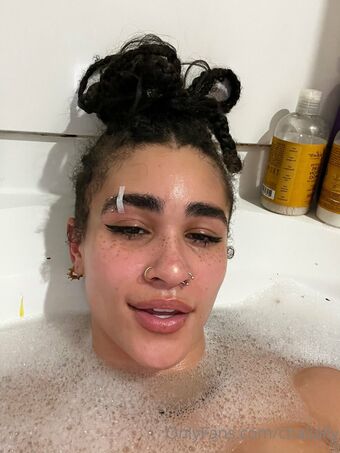chalially Голі Зливи OnlyFans Фото 8