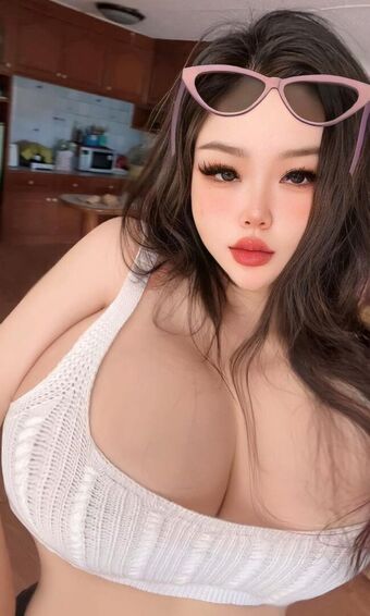 chalisaly Голі Зливи OnlyFans Фото 1