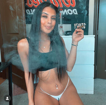 chamonaaaa Голі Зливи OnlyFans Фото 5