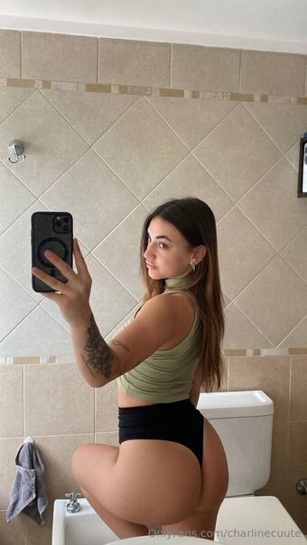 Charline Голі Зливи OnlyFans Фото 1