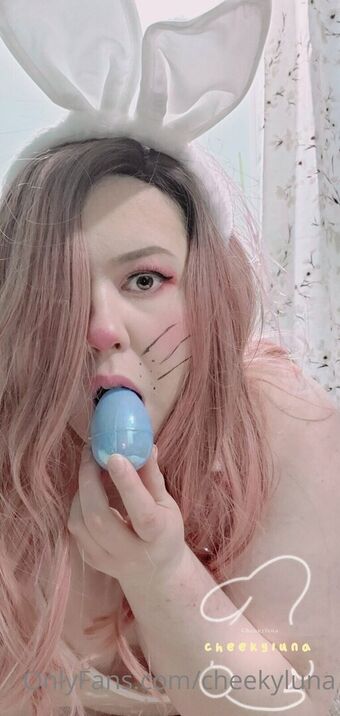 cheekyluna Голі Зливи OnlyFans Фото 2