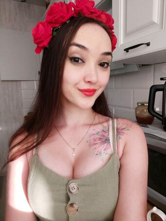 Cherry Nu Голі Зливи OnlyFans Фото 4