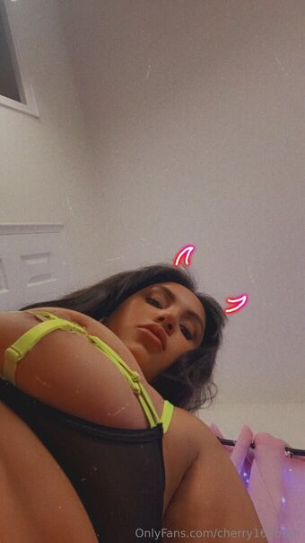 cherry16flower Голі Зливи OnlyFans Фото 5