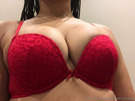 cherrymaxx Голі Зливи OnlyFans Фото 12