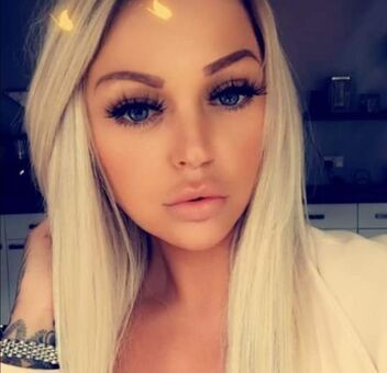 Chloe Drowley Голі Зливи OnlyFans Фото 1