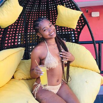 Chloeusca Голі Зливи OnlyFans Фото 1