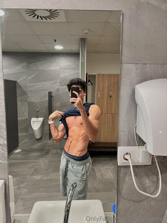 chrishxxxx1 Голі Зливи OnlyFans Фото 1
