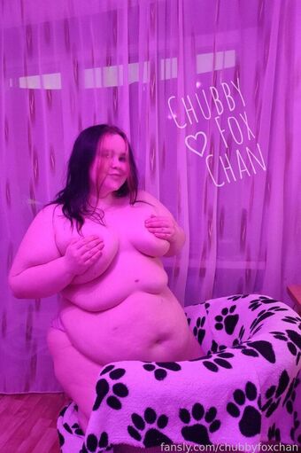ChubbyFoxChan Голі Зливи OnlyFans Фото 13