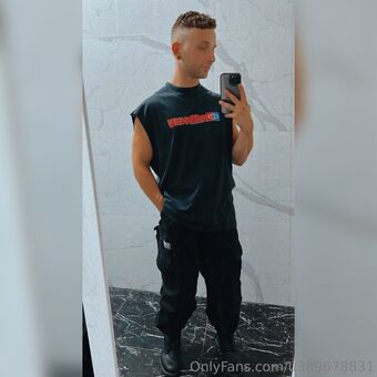 classiedd Голі Зливи OnlyFans Фото 4