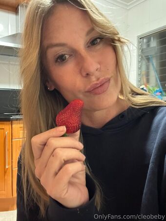 cleobeby Голі Зливи OnlyFans Фото 11