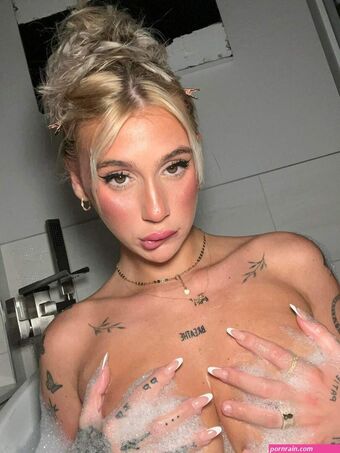 consagra Голі Зливи OnlyFans Фото 11