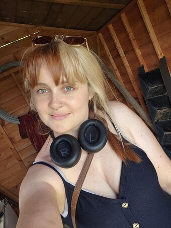 constanceflame Голі Зливи OnlyFans Фото 19