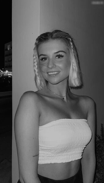 CorinaBRX Голі Зливи OnlyFans Фото 22