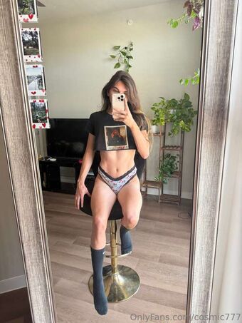 Cosmic Голі Зливи OnlyFans Фото 10
