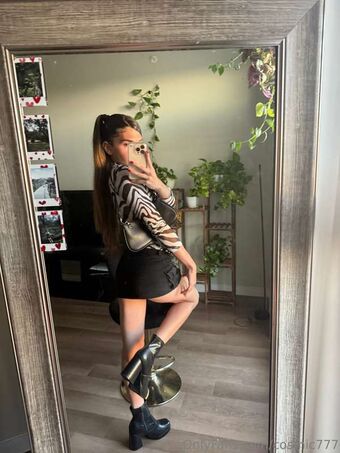 Cosmic Голі Зливи OnlyFans Фото 12