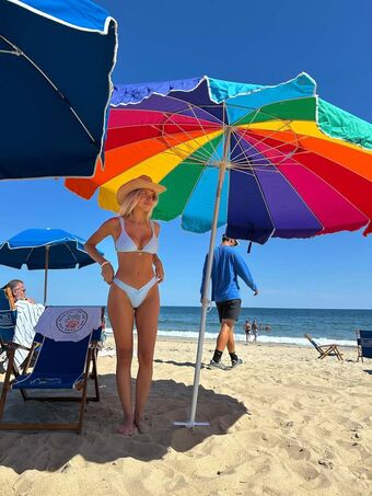 Courtney Antalek Голі Зливи OnlyFans Фото 67