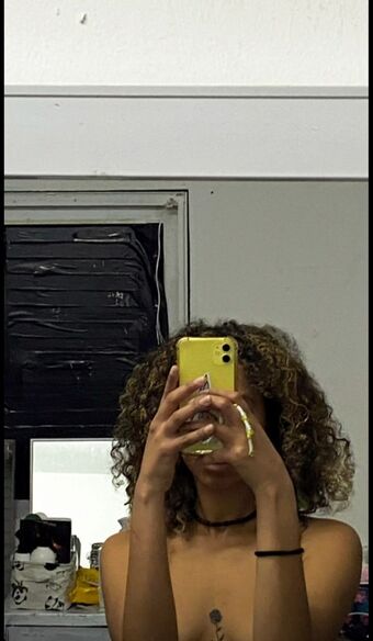 Curlysara Голі Зливи OnlyFans Фото 2