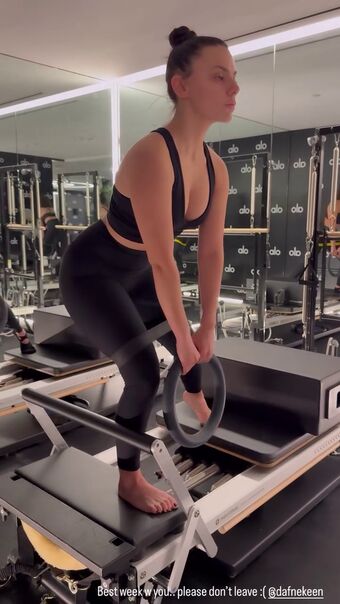 Dafne Keen Голі Зливи OnlyFans Фото 315