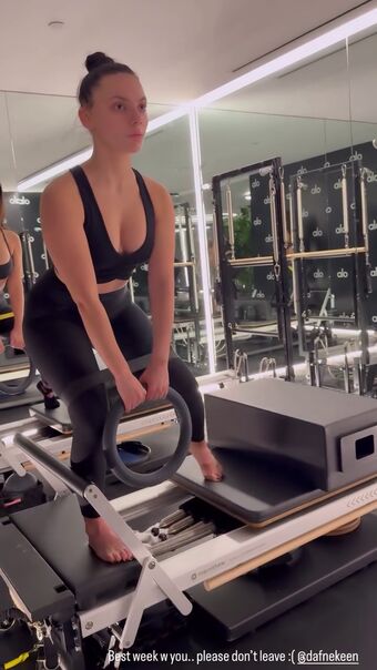 Dafne Keen Голі Зливи OnlyFans Фото 316