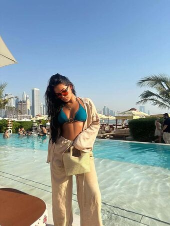 daisy._dutton Голі Зливи OnlyFans Фото 4