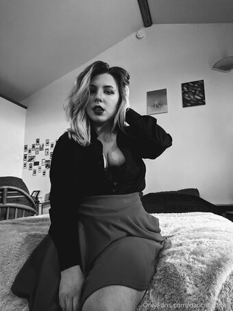 dancingkitten Голі Зливи OnlyFans Фото 19