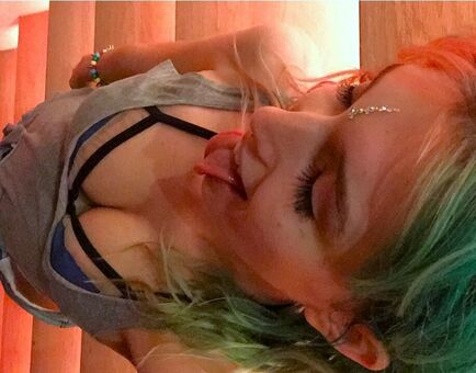 Dani Thorne