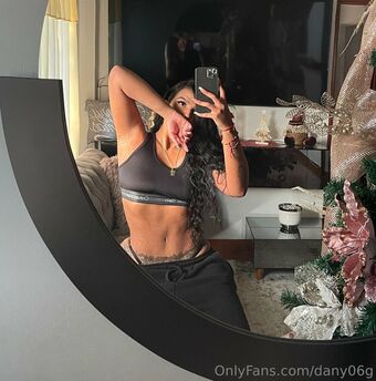 Daniela Gaviria Голі Зливи OnlyFans Фото 11