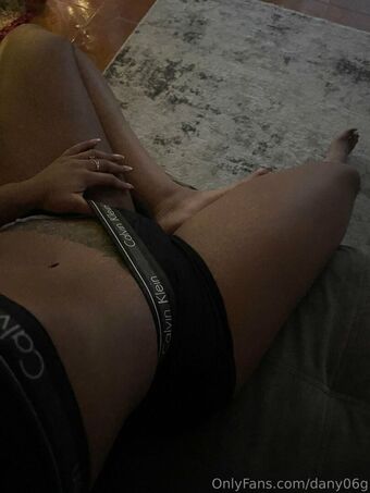 Daniela Gaviria Голі Зливи OnlyFans Фото 12