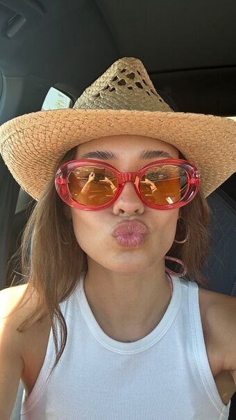 Daniela Melchior Голі Зливи OnlyFans Фото 381