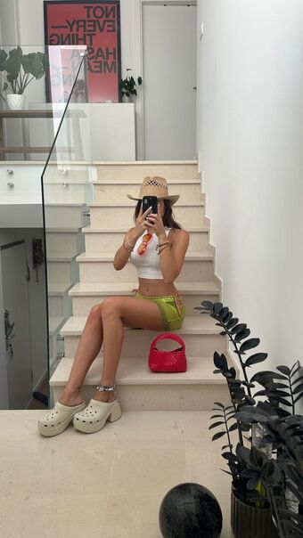 Daniela Melchior Голі Зливи OnlyFans Фото 383