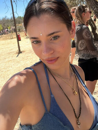 Daniela Melchior Голі Зливи OnlyFans Фото 384