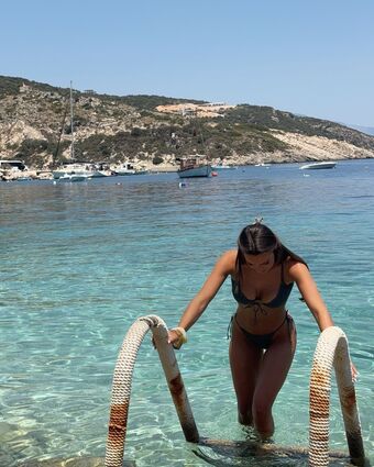 Danielle Metz Голі Зливи OnlyFans Фото 5