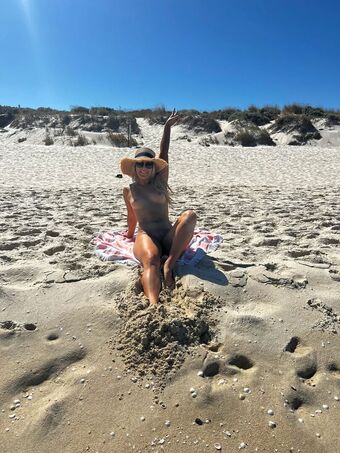 Danihelll Голі Зливи OnlyFans Фото 1