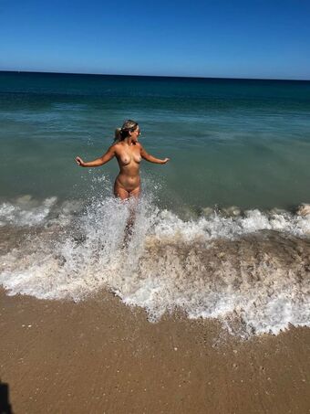 Danihelll Голі Зливи OnlyFans Фото 8