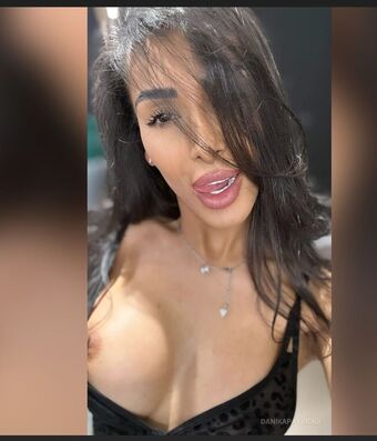 Danika Patrick Голі Зливи OnlyFans Фото 10
