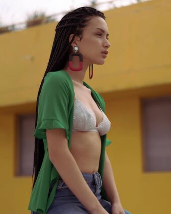 Danit Tal Голі Зливи OnlyFans Фото 2