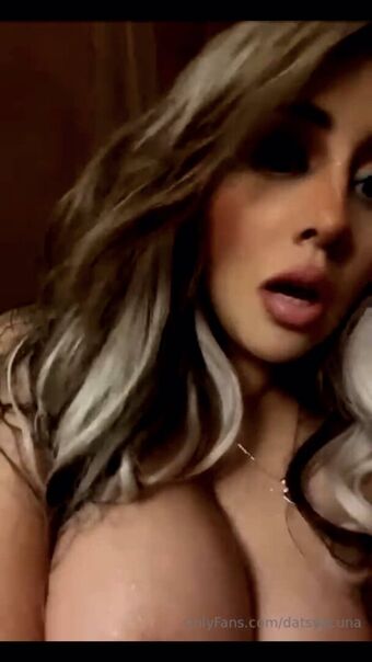 datsy_acuña Голі Зливи OnlyFans Фото 3