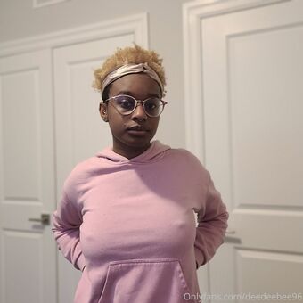 deedeebee96 Голі Зливи OnlyFans Фото 15