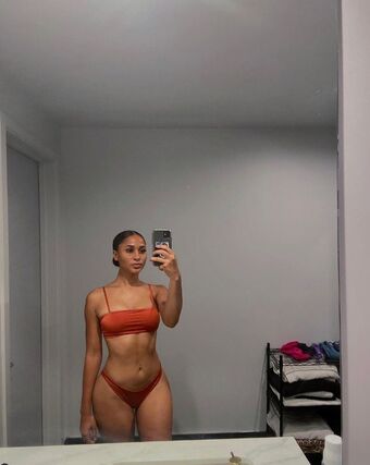 Delaney Голі Зливи OnlyFans Фото 5